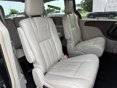 2014 Chrysler Town & Country Touring-L - Photo 27 - Escanaba, MI 49829