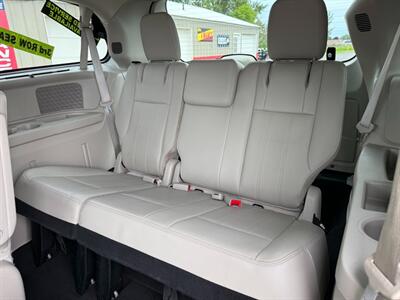 2014 Chrysler Town & Country Touring-L - Photo 23 - Escanaba, MI 49829