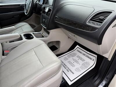 2014 Chrysler Town & Country Touring-L - Photo 21 - Escanaba, MI 49829