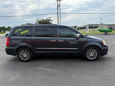 2014 Chrysler Town & Country Touring-L - Photo 5 - Escanaba, MI 49829