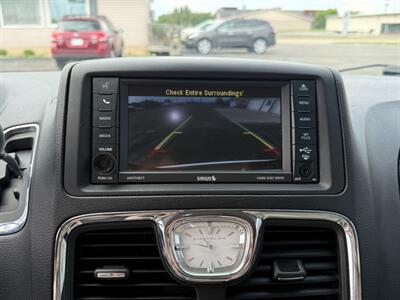 2014 Chrysler Town & Country Touring-L - Photo 14 - Escanaba, MI 49829