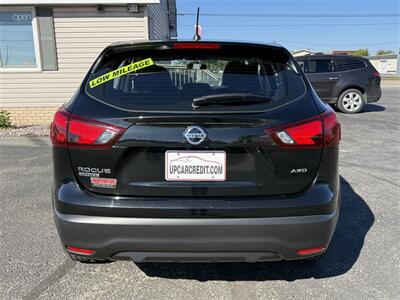 2018 Nissan Rogue Sport S AWD   - Photo 6 - Escanaba, MI 49829