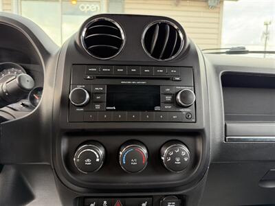 2014 Jeep Patriot Latitude 4x4   - Photo 11 - Escanaba, MI 49829