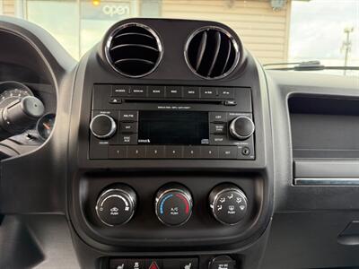 2014 Jeep Patriot Latitude 4x4   - Photo 11 - Escanaba, MI 49829