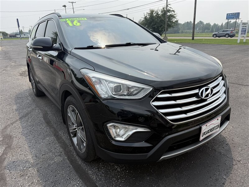2016 Hyundai SANTA FE SE   - Photo 1 - Escanaba, MI 49829