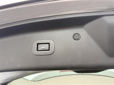 2012 INFINITI QX56   - Photo 11 - Escanaba, MI 49829