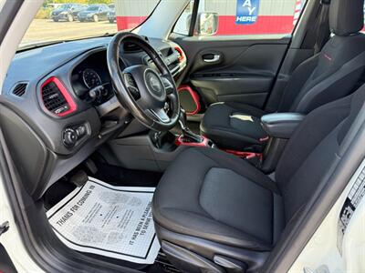 2015 Jeep Renegade Trailhawk   - Photo 10 - Escanaba, MI 49829