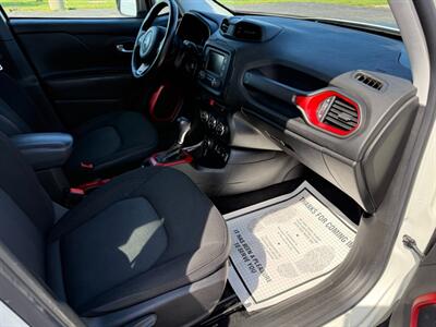 2015 Jeep Renegade Trailhawk   - Photo 19 - Escanaba, MI 49829