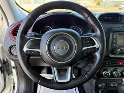 2015 Jeep Renegade Trailhawk   - Photo 11 - Escanaba, MI 49829