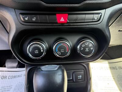 2015 Jeep Renegade Trailhawk   - Photo 14 - Escanaba, MI 49829