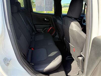 2015 Jeep Renegade Trailhawk   - Photo 21 - Escanaba, MI 49829