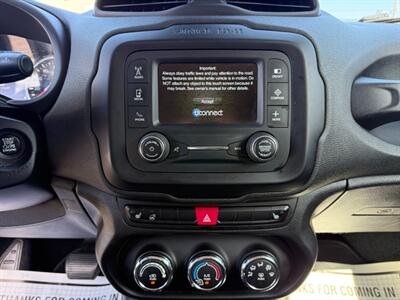 2015 Jeep Renegade Trailhawk   - Photo 12 - Escanaba, MI 49829
