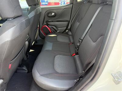 2015 Jeep Renegade Trailhawk   - Photo 20 - Escanaba, MI 49829