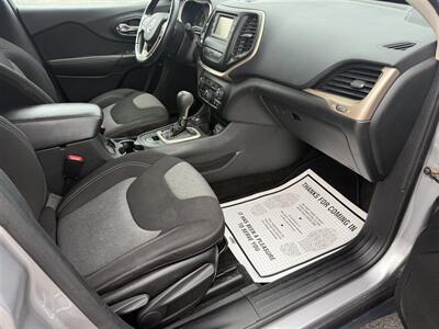 2014 Jeep Cherokee Latitude 4x4   - Photo 19 - Escanaba, MI 49829
