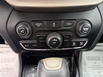 2014 Jeep Cherokee Latitude 4x4   - Photo 13 - Escanaba, MI 49829