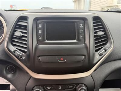2014 Jeep Cherokee Latitude 4x4   - Photo 12 - Escanaba, MI 49829