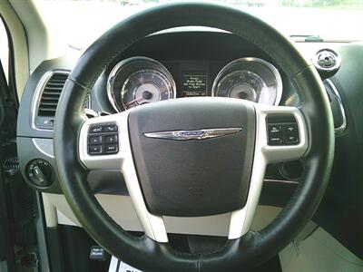 2015 Chrysler Town & Country Touring   - Photo 9 - Negaunee, MI 49866