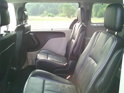 2015 Chrysler Town & Country Touring   - Photo 6 - Negaunee, MI 49866