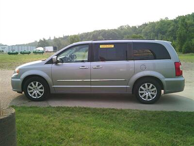 2015 Chrysler Town & Country Touring   - Photo 4 - Negaunee, MI 49866