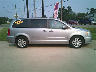 2015 Chrysler Town & Country Touring   - Photo 3 - Negaunee, MI 49866