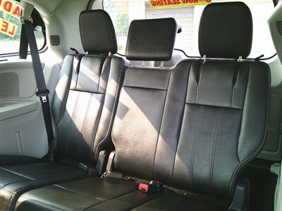 2015 Chrysler Town & Country Touring   - Photo 8 - Negaunee, MI 49866