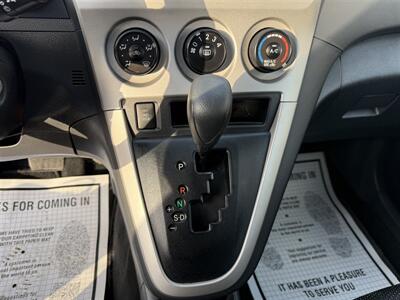 2009 Pontiac Vibe 2.4L FWD   - Photo 11 - Escanaba, MI 49829