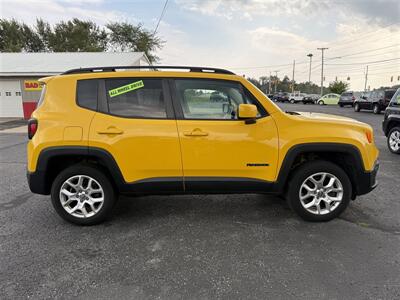 2017 Jeep Renegade Latitude AWD   - Photo 5 - Escanaba, MI 49829
