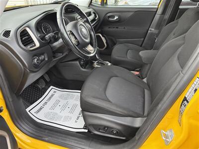 2017 Jeep Renegade Latitude AWD   - Photo 10 - Escanaba, MI 49829