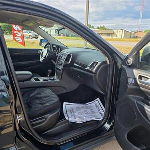 2012 Jeep Grand Cherokee Laredo   - Photo 15 - Negaunee, MI 49866