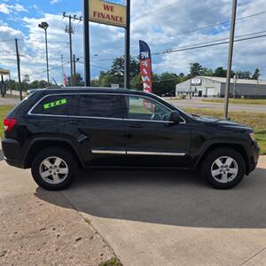 2012 Jeep Grand Cherokee Laredo   - Photo 5 - Negaunee, MI 49866