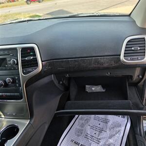 2012 Jeep Grand Cherokee Laredo   - Photo 12 - Negaunee, MI 49866