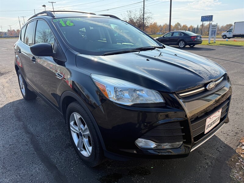 2016 Ford Escape SE   - Photo 1 - Escanaba, MI 49829