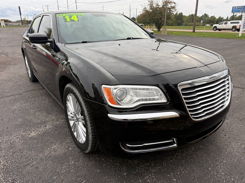 2014 Chrysler 300   - Photo 1 - Negaunee, MI 49866