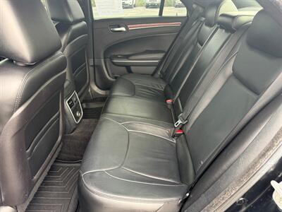 2014 Chrysler 300   - Photo 17 - Negaunee, MI 49866