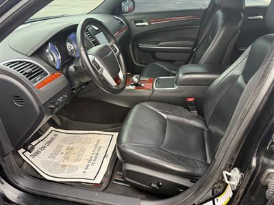 2014 Chrysler 300   - Photo 8 - Negaunee, MI 49866