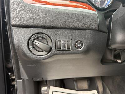 2014 Chrysler 300   - Photo 9 - Negaunee, MI 49866