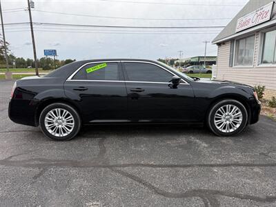 2014 Chrysler 300   - Photo 5 - Negaunee, MI 49866