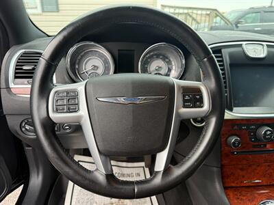 2014 Chrysler 300   - Photo 11 - Negaunee, MI 49866