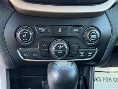 2015 Jeep Cherokee Limited   - Photo 17 - Escanaba, MI 49829