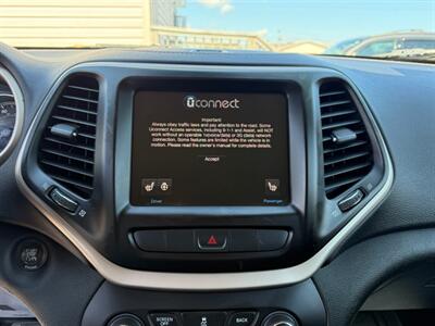 2015 Jeep Cherokee Limited   - Photo 12 - Escanaba, MI 49829