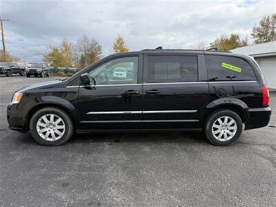 2014 Chrysler Town & Country Touring FWD   - Photo 4 - Escanaba, MI 49829