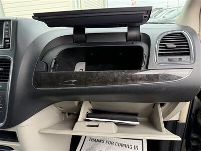 2014 Chrysler Town & Country Touring FWD   - Photo 21 - Escanaba, MI 49829