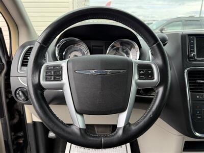 2014 Chrysler Town & Country Touring FWD   - Photo 12 - Escanaba, MI 49829