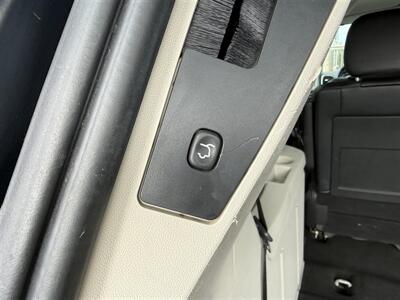 2014 Chrysler Town & Country Touring FWD   - Photo 10 - Escanaba, MI 49829