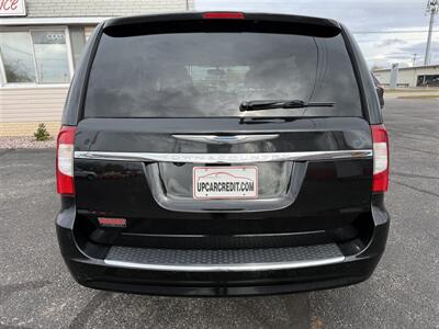 2014 Chrysler Town & Country Touring FWD   - Photo 6 - Escanaba, MI 49829