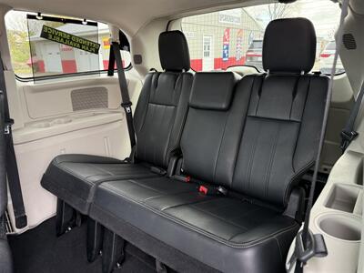 2014 Chrysler Town & Country Touring FWD   - Photo 24 - Escanaba, MI 49829