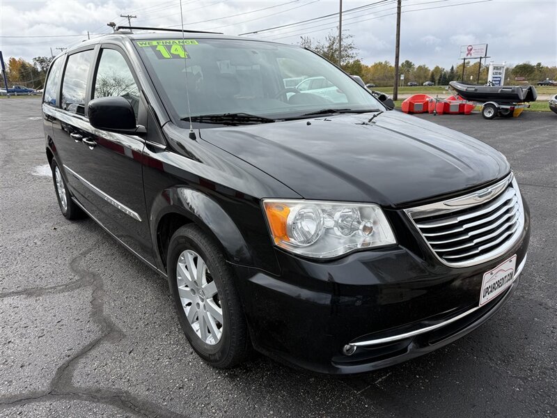 2014 Chrysler Town & Country Touring FWD - Photo 1 - Escanaba, MI 49829