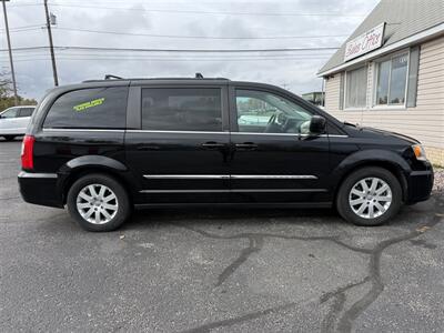 2014 Chrysler Town & Country Touring FWD   - Photo 5 - Escanaba, MI 49829