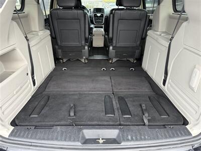 2014 Chrysler Town & Country Touring FWD   - Photo 9 - Escanaba, MI 49829