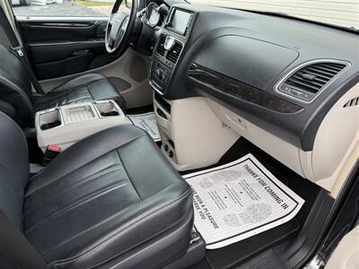 2014 Chrysler Town & Country Touring FWD   - Photo 22 - Escanaba, MI 49829